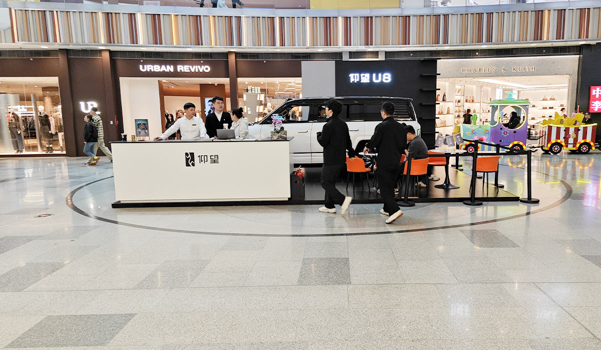 仰望汽车  X  无锡荟聚购物中心  